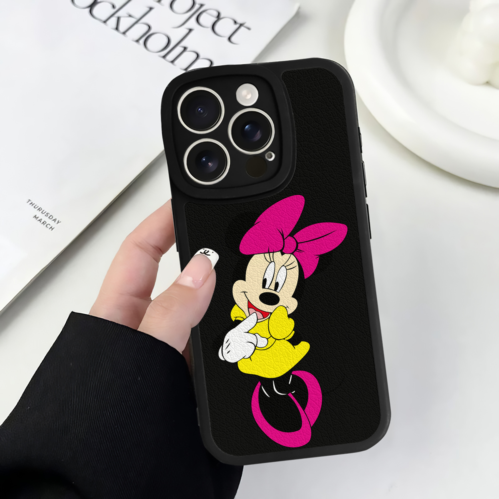 （画像用） ミッキーマウス Mickey Mouse 【iPhone 16シリーズ対応】シリコンスマホケース（レザー調） 材質：シリコン